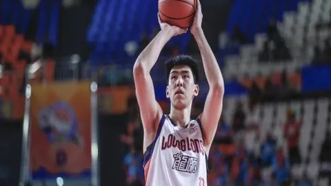 楊鳴評王嵚：默契進步中，峰值未至，冠軍帶隊關鍵在即